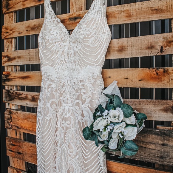 Wedding Dress - Picture 1 of 4